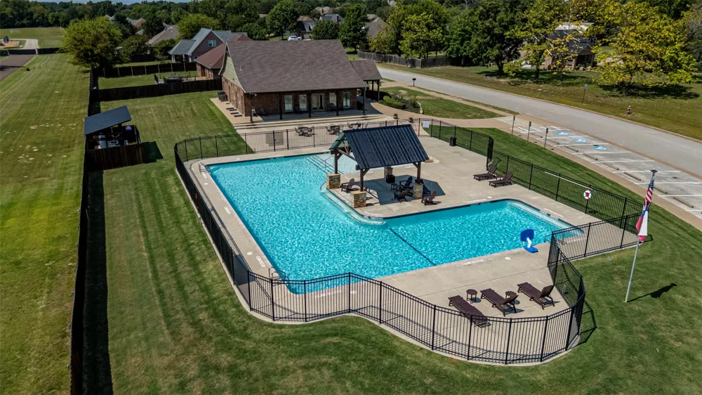 585 Imagine Drive Lindale, TX 75771