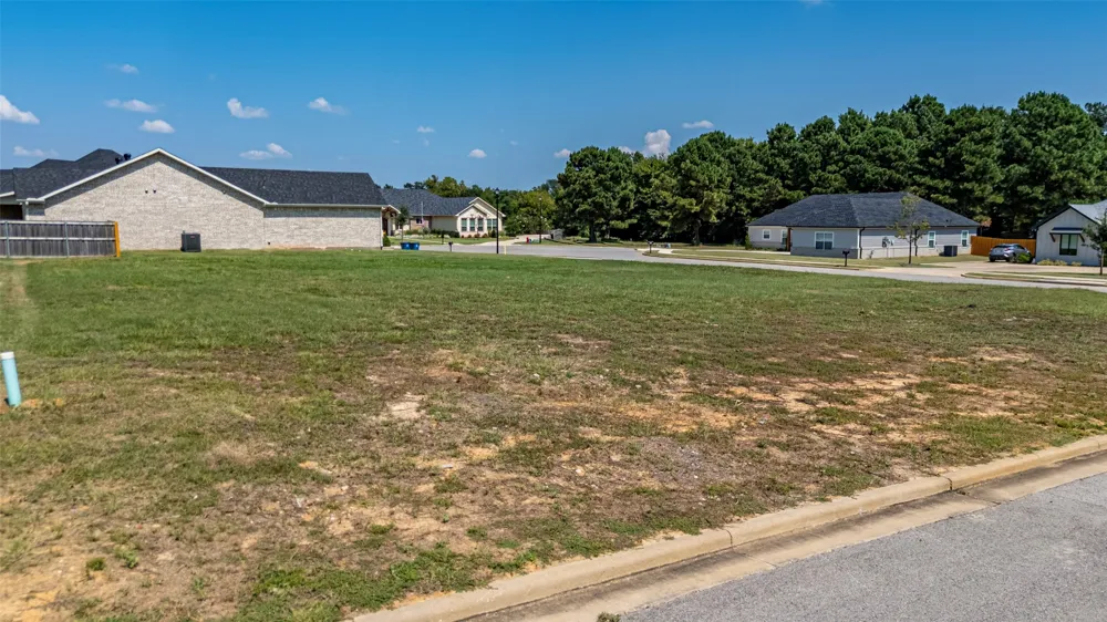 585 Imagine Drive Lindale, TX 75771