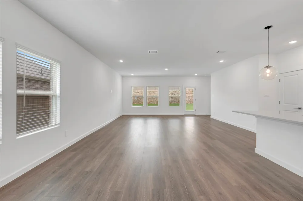 144 Summer Rain Way Newark, TX 76071