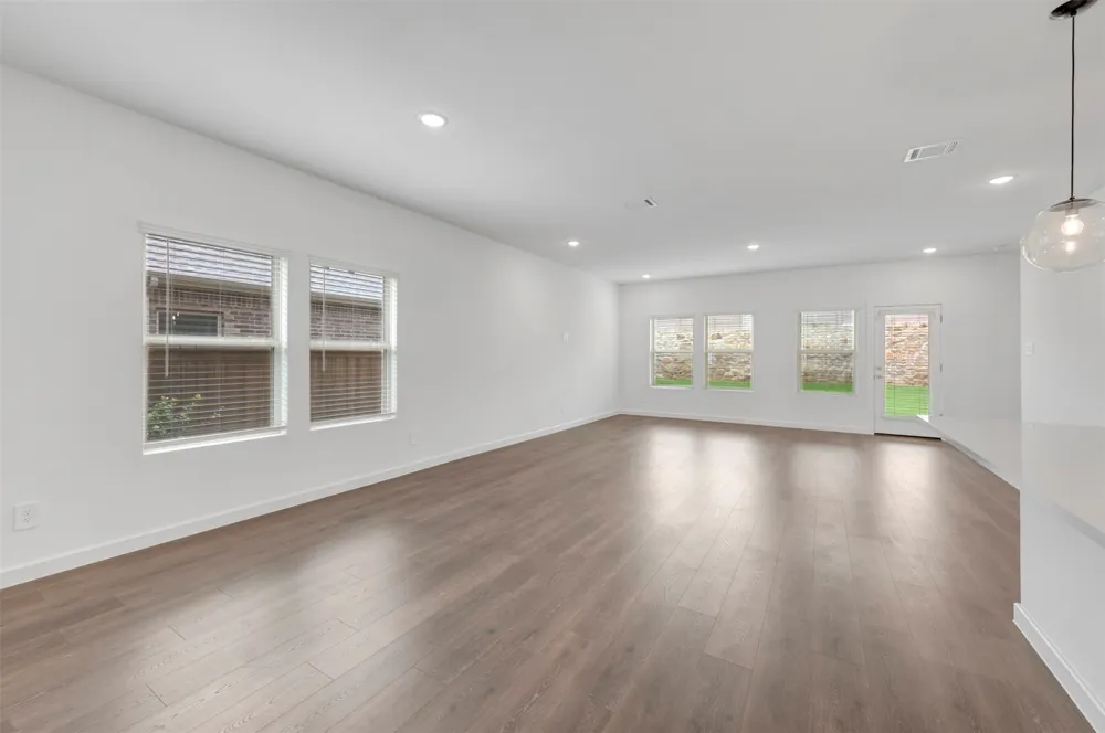 144 Summer Rain Way Newark, TX 76071