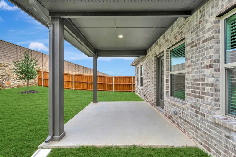 144 Summer Rain Way Newark, TX 76071