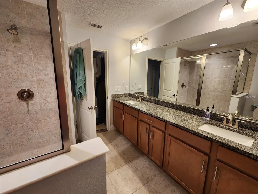 5514 VIOLA LEE WAY Lutz, FL 33558