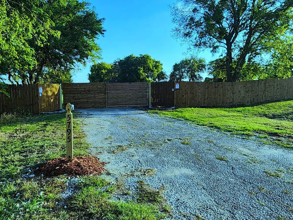 5795 Fm 513 S Lone Oak, TX 75453