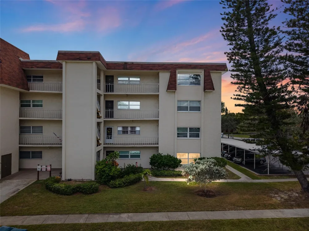 209 NE LINCOLN CIRCLE #109 St Petersburg, FL 33702