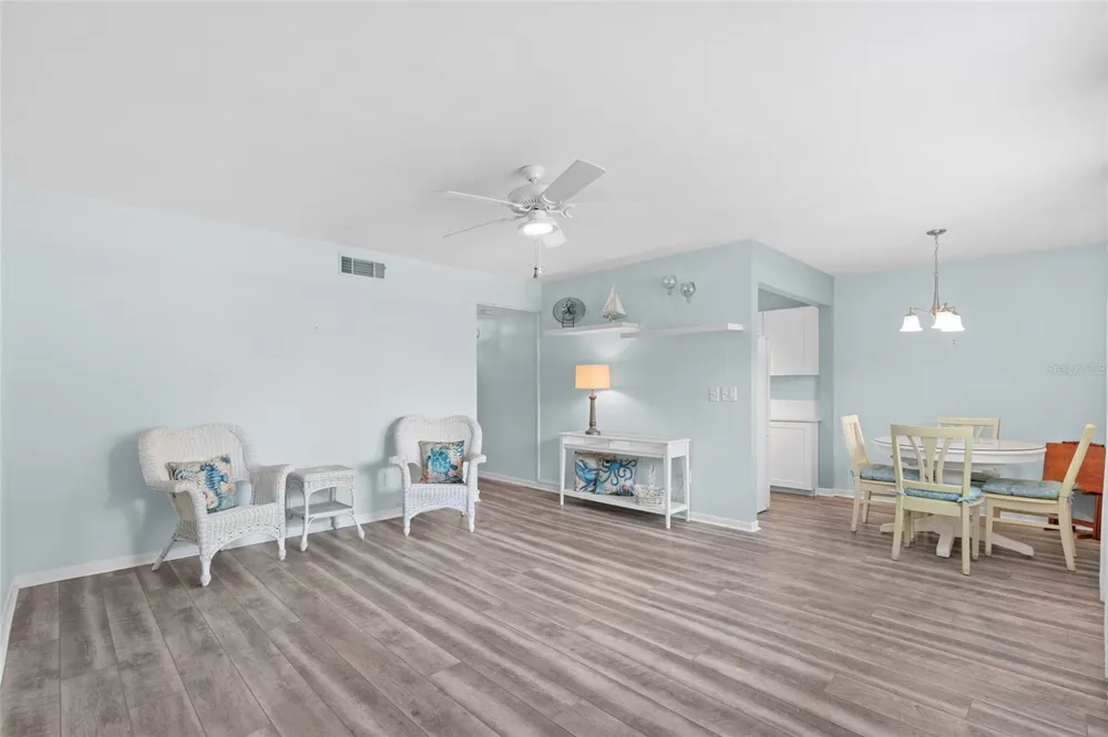 209 NE LINCOLN CIRCLE #109 St Petersburg, FL 33702