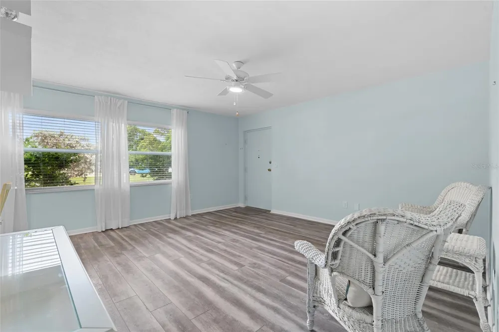 209 NE LINCOLN CIRCLE #109 St Petersburg, FL 33702