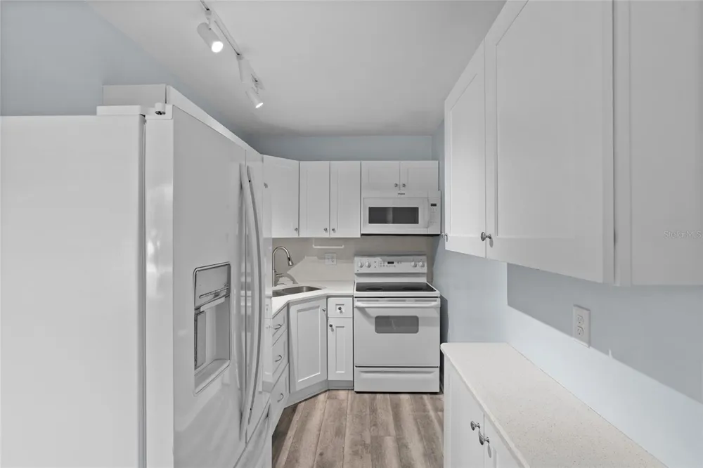 209 NE LINCOLN CIRCLE #109 St Petersburg, FL 33702