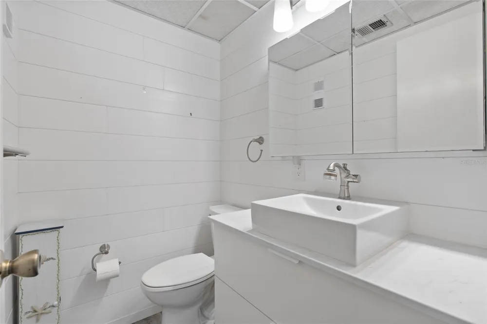 209 NE LINCOLN CIRCLE #109 St Petersburg, FL 33702