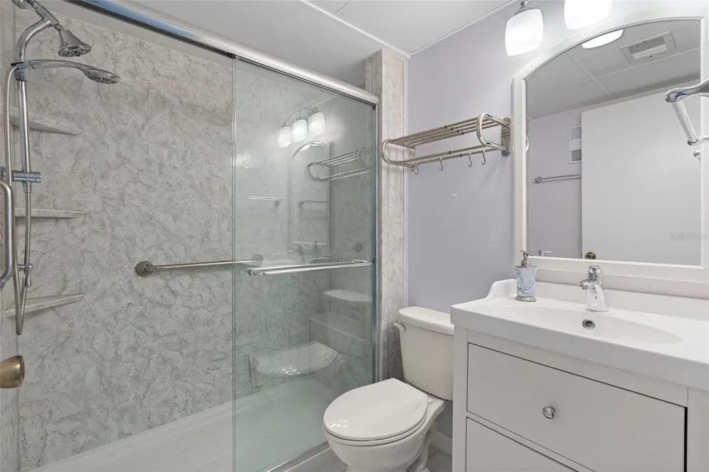 209 NE LINCOLN CIRCLE #109 St Petersburg, FL 33702