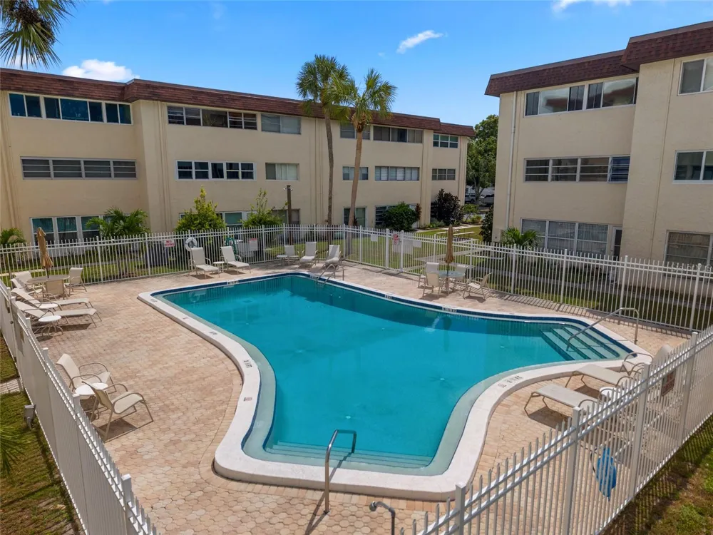 209 NE LINCOLN CIRCLE #109 St Petersburg, FL 33702