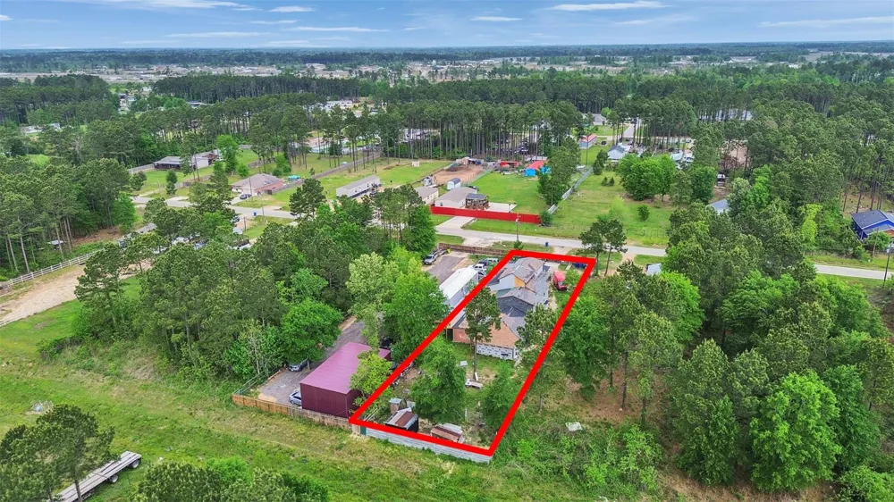137 County Road 5023 Cleveland, TX 77327