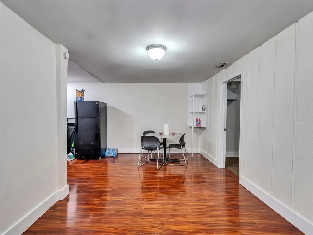 137 County Road 5023 Cleveland, TX 77327