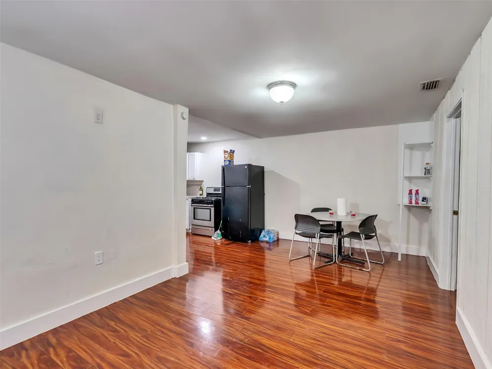 137 County Road 5023 Cleveland, TX 77327