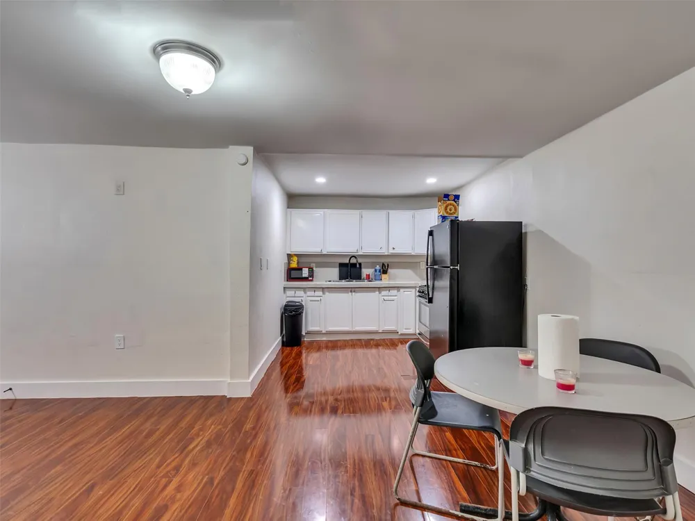 137 County Road 5023 Cleveland, TX 77327