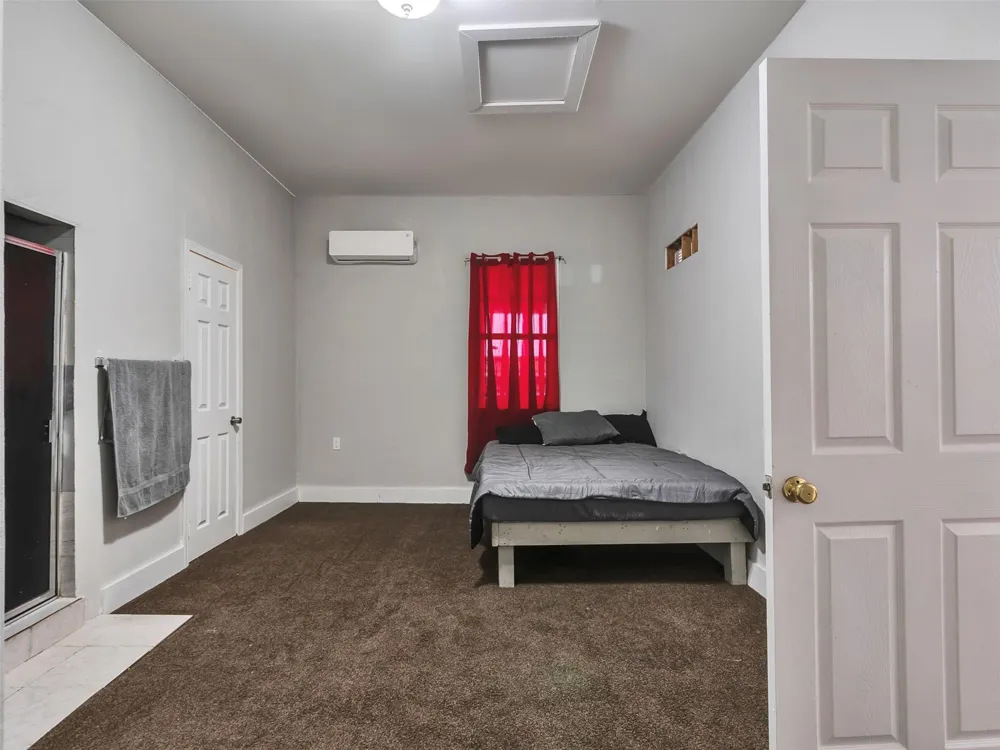 137 County Road 5023 Cleveland, TX 77327