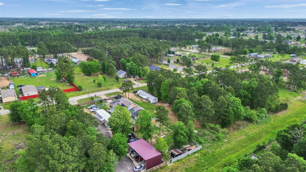 137 County Road 5023 Cleveland, TX 77327