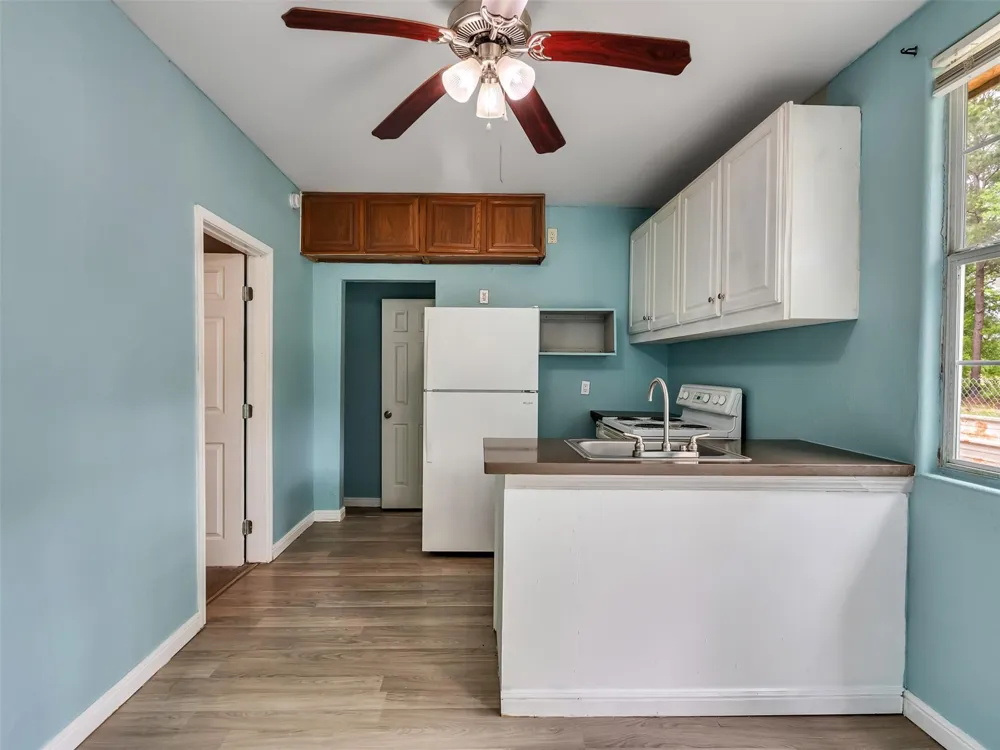 137 County Road 5023 Cleveland, TX 77327