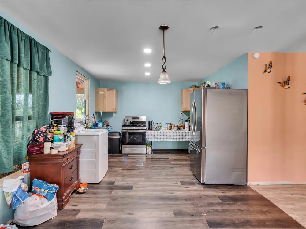 137 County Road 5023 Cleveland, TX 77327