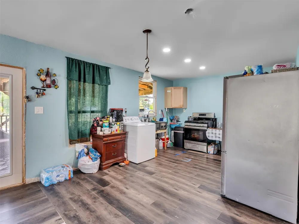 137 County Road 5023 Cleveland, TX 77327