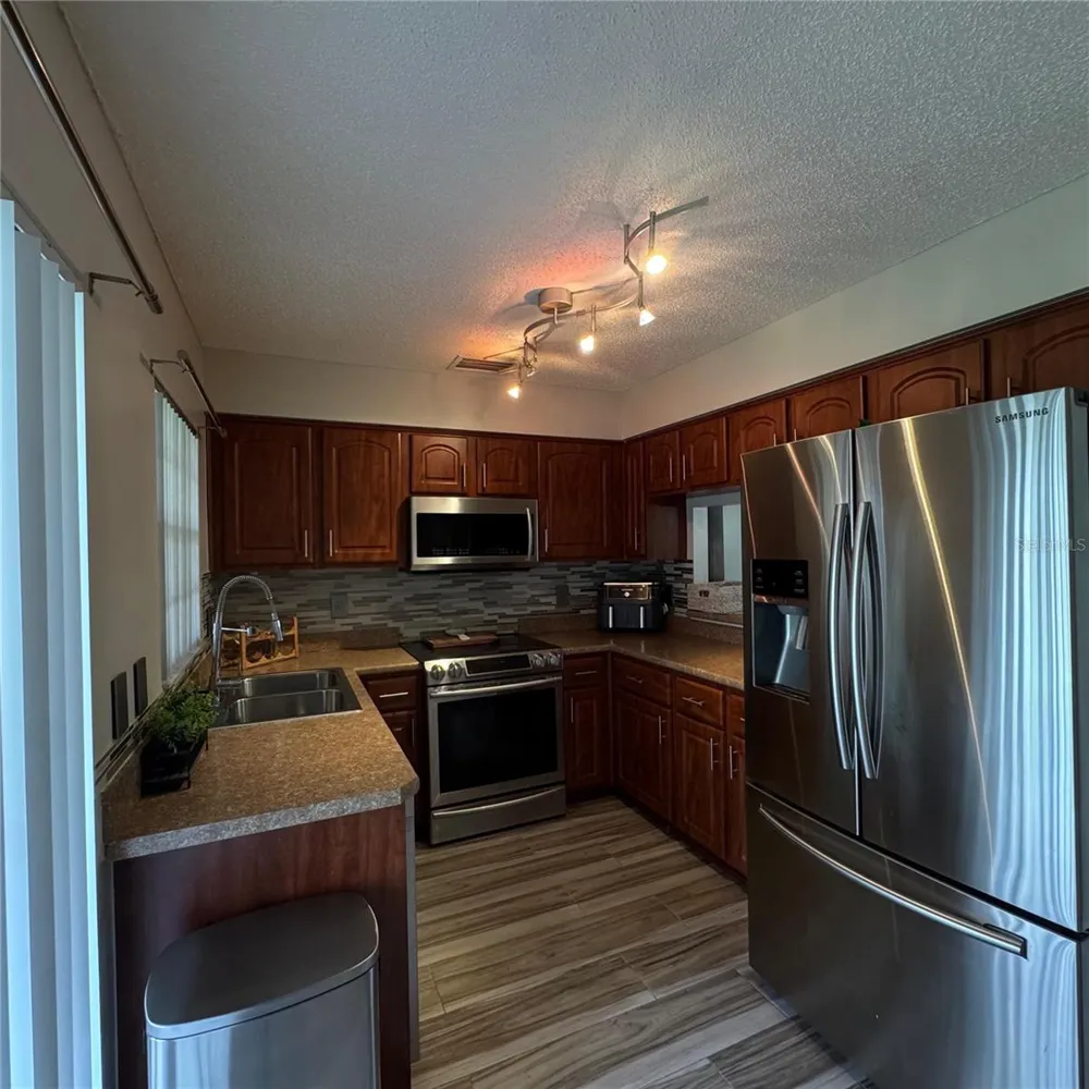 306 KENSINGTON LAKE CIRCLE Brandon, FL 33511
