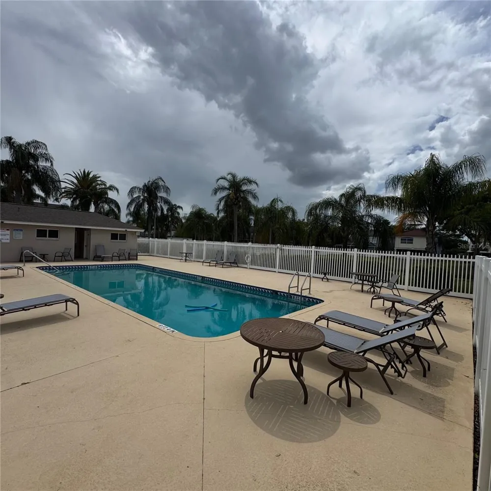 306 KENSINGTON LAKE CIRCLE Brandon, FL 33511