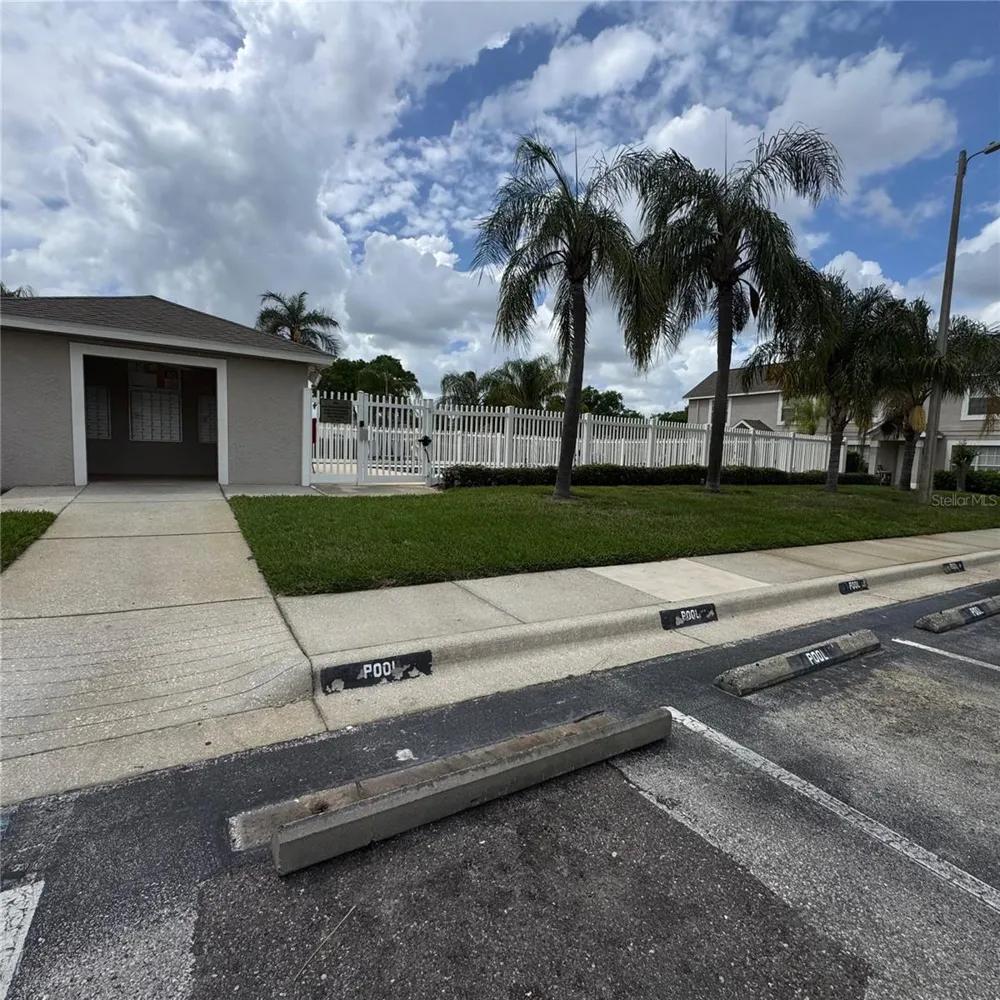 306 KENSINGTON LAKE CIRCLE Brandon, FL 33511