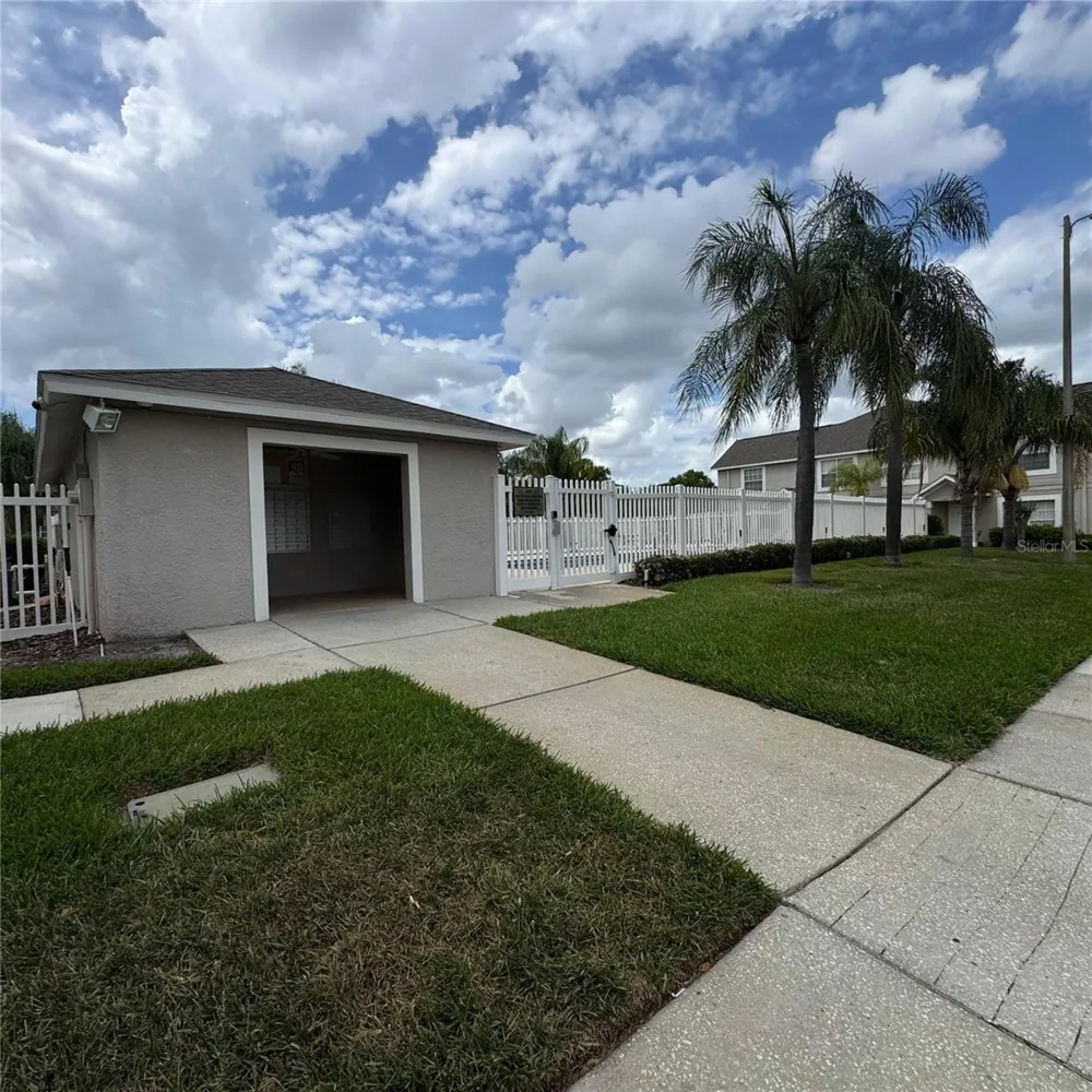 306 KENSINGTON LAKE CIRCLE Brandon, FL 33511