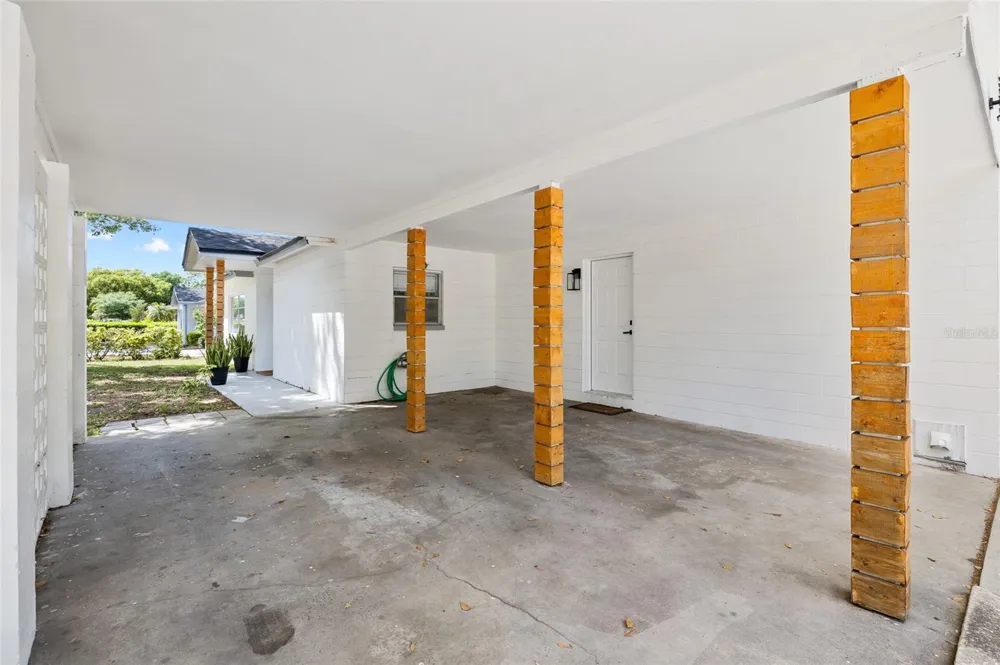 6128 E 111TH AVENUE Temple Terrace, FL 33617