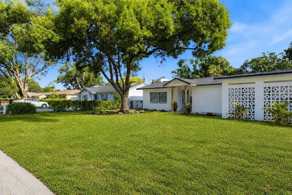 6128 E 111TH AVENUE Temple Terrace, FL 33617