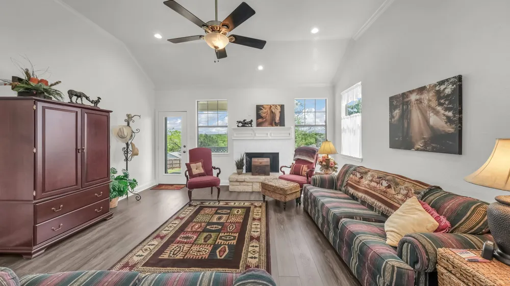 604 Holiday Hills Drive Mineral Wells, TX 76067