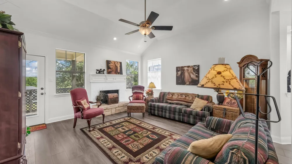 604 Holiday Hills Drive Mineral Wells, TX 76067