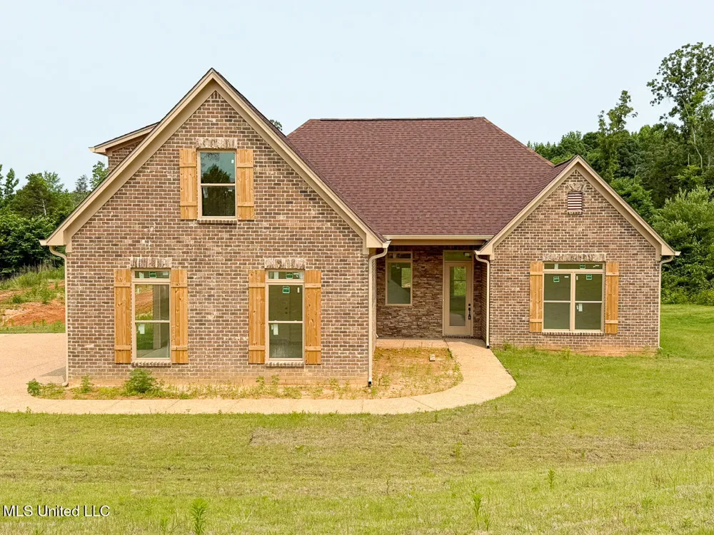 37 Honey Suckle Cove Holly Springs, MS 38635