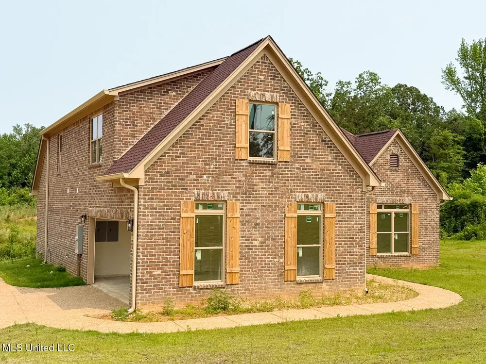 37 Honey Suckle Cove Holly Springs, MS 38635