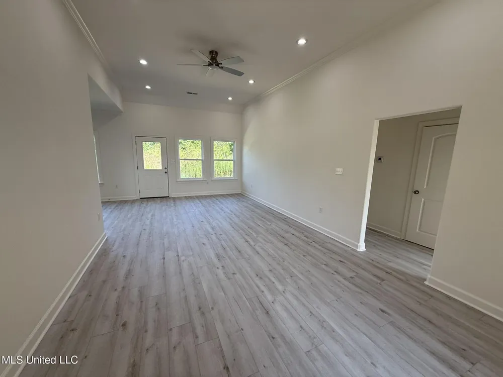 37 Honey Suckle Cove Holly Springs, MS 38635