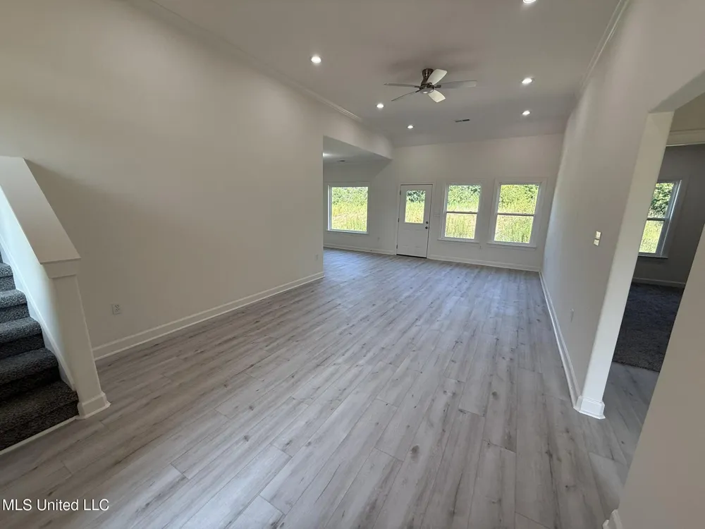 37 Honey Suckle Cove Holly Springs, MS 38635