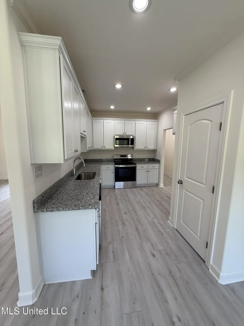 37 Honey Suckle Cove Holly Springs, MS 38635