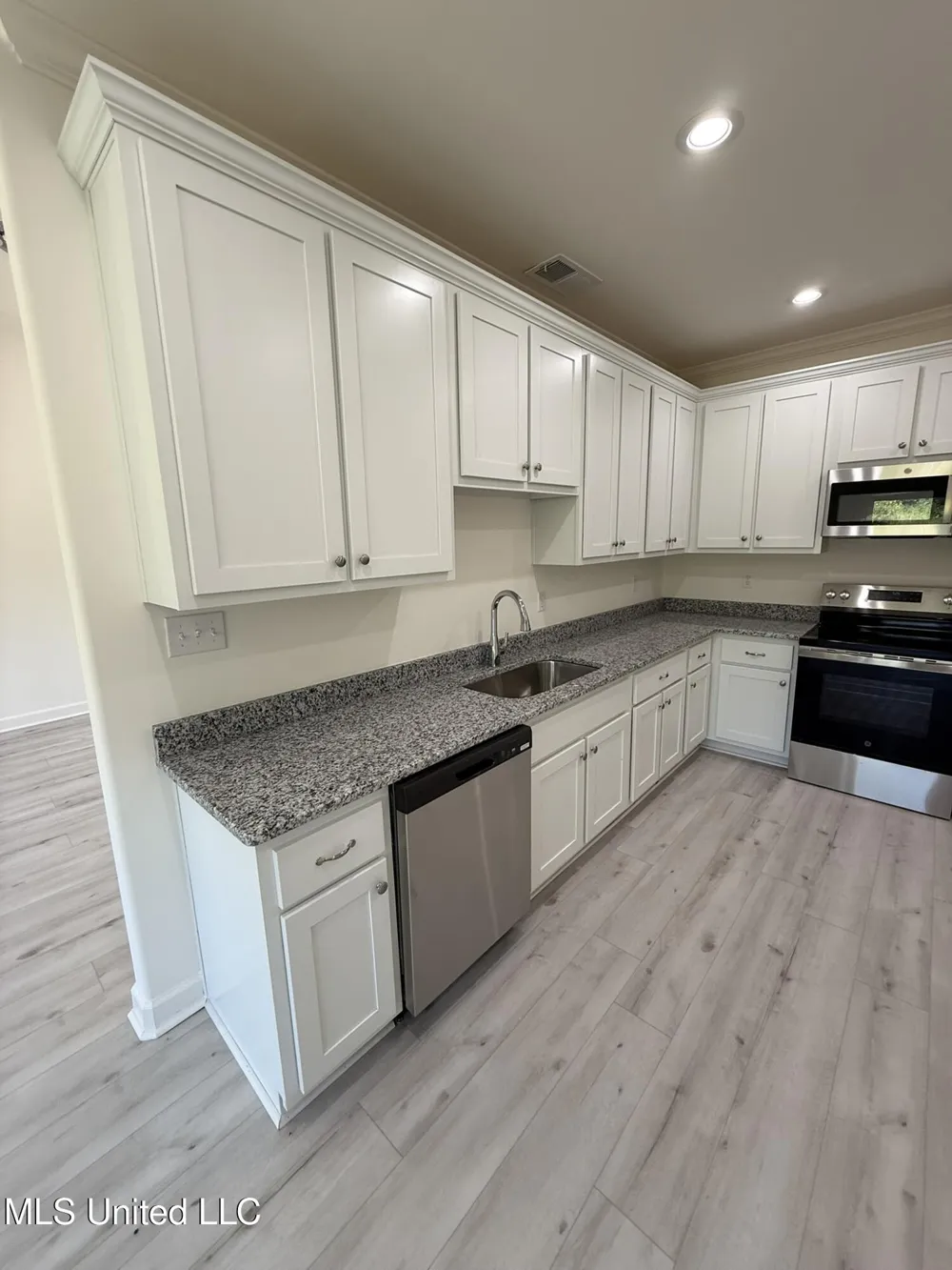 37 Honey Suckle Cove Holly Springs, MS 38635