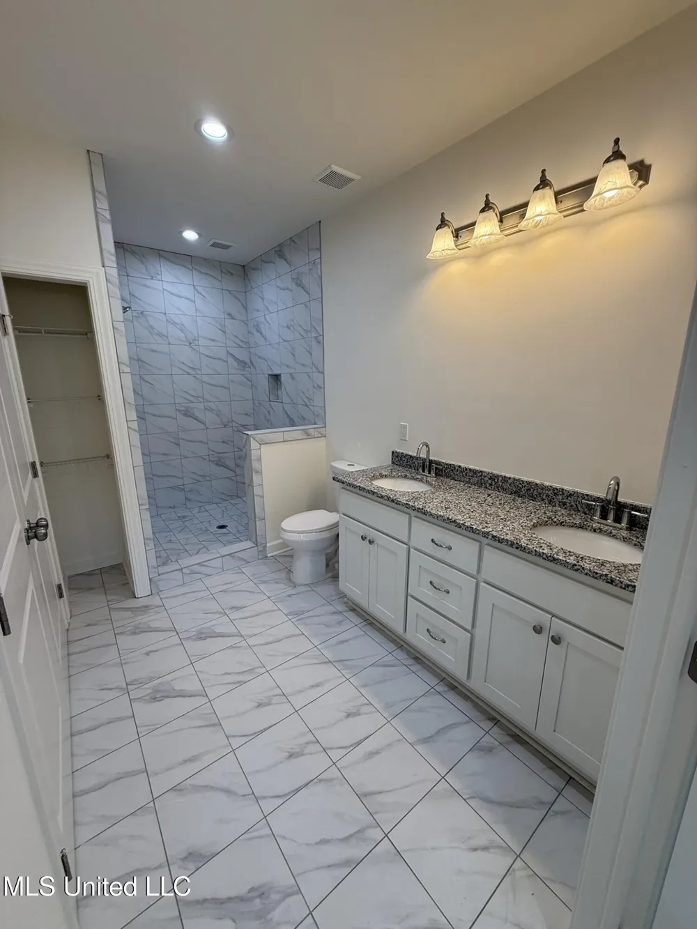 37 Honey Suckle Cove Holly Springs, MS 38635