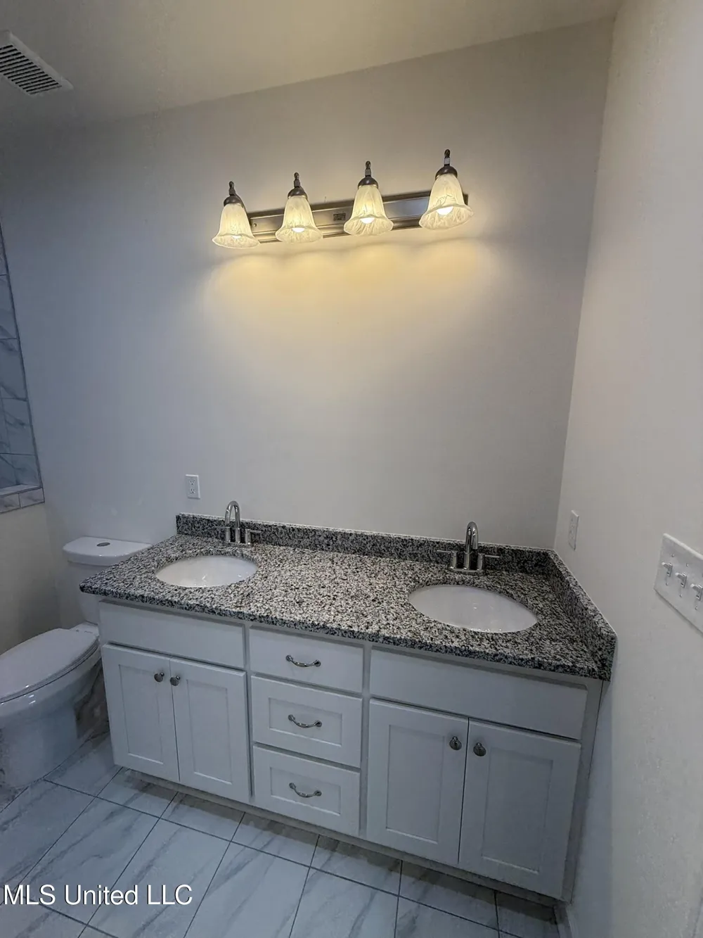 37 Honey Suckle Cove Holly Springs, MS 38635