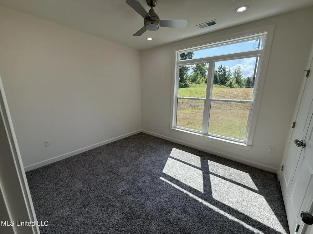 37 Honey Suckle Cove Holly Springs, MS 38635