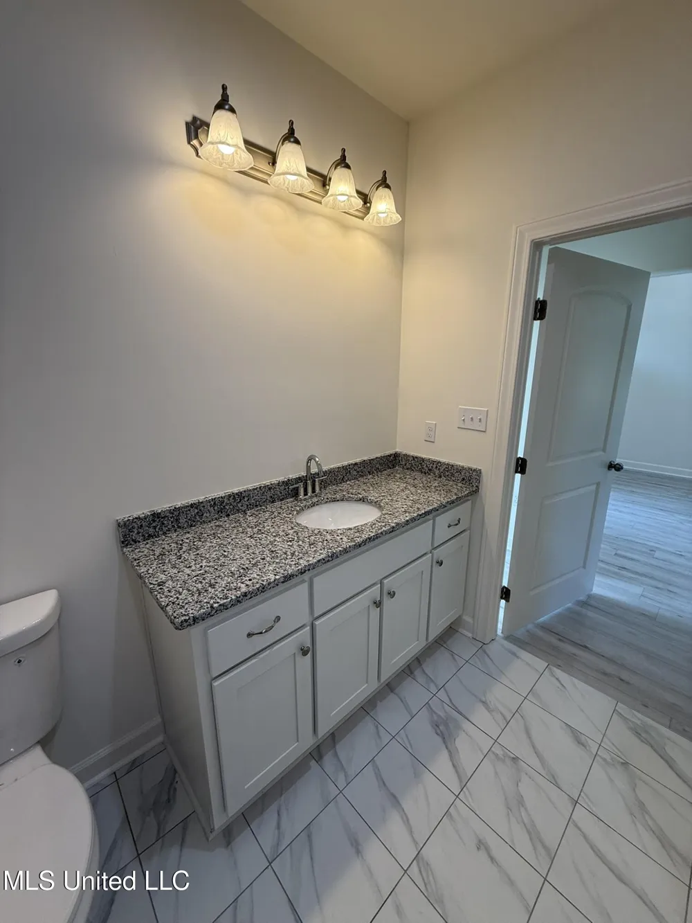 37 Honey Suckle Cove Holly Springs, MS 38635