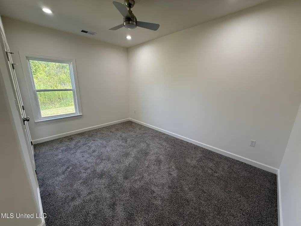 37 Honey Suckle Cove Holly Springs, MS 38635