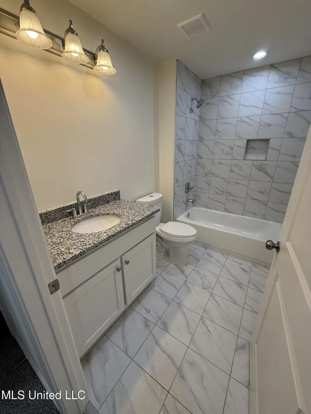 37 Honey Suckle Cove Holly Springs, MS 38635