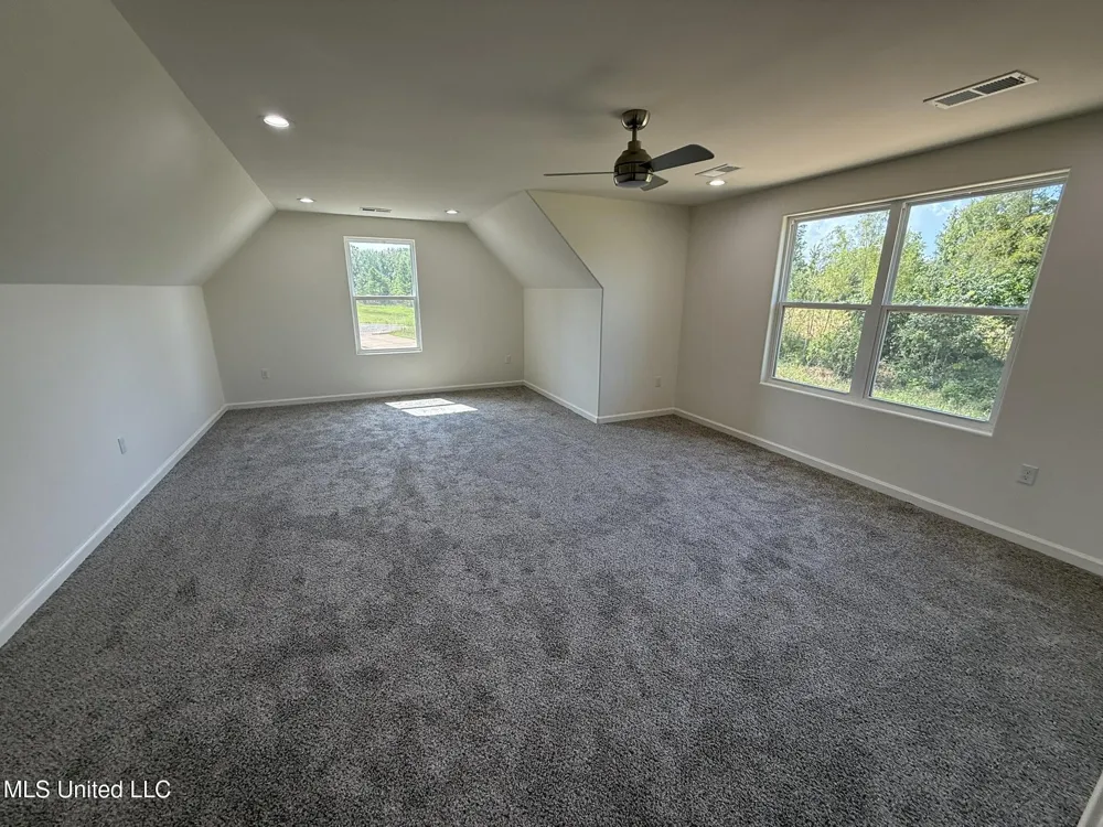 37 Honey Suckle Cove Holly Springs, MS 38635