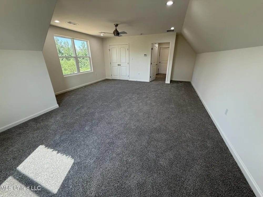 37 Honey Suckle Cove Holly Springs, MS 38635