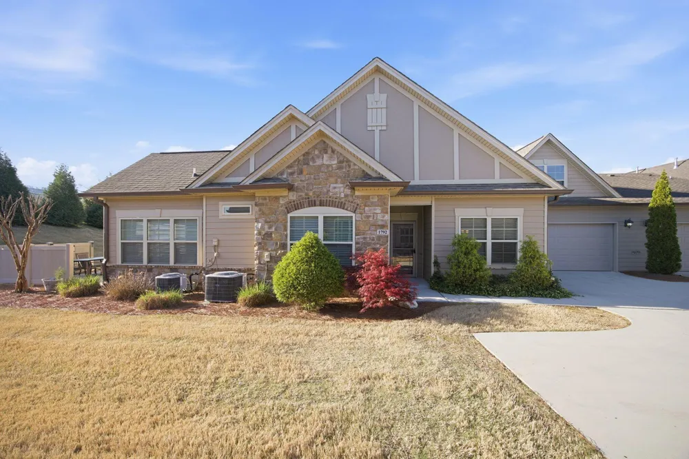 1792 Sedgefield Drive Ooltewah, TN 37363