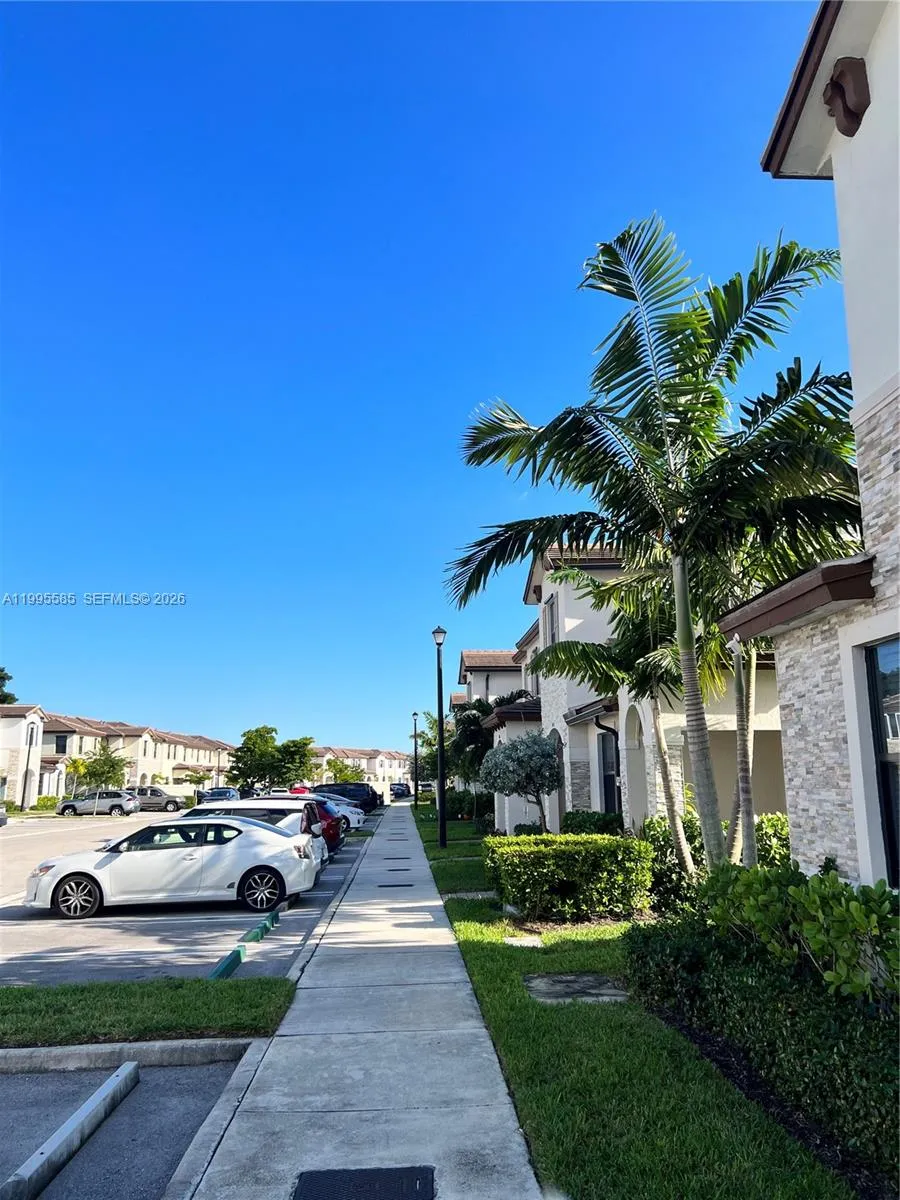 10030 SW 228th Ter Miami, FL 33190