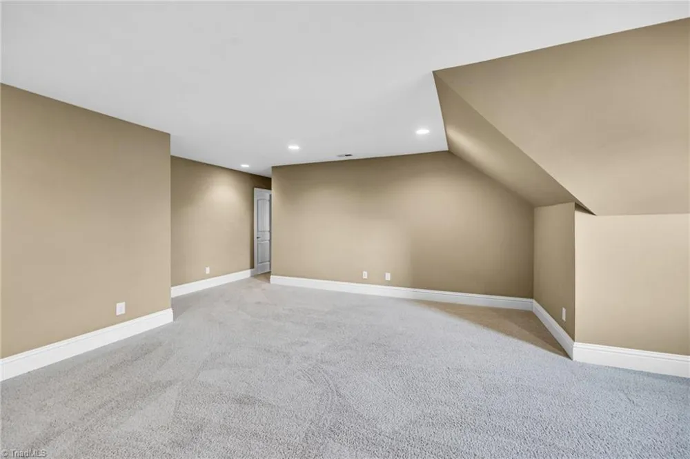 6803 River Farm Drive Oak Ridge, NC 27310