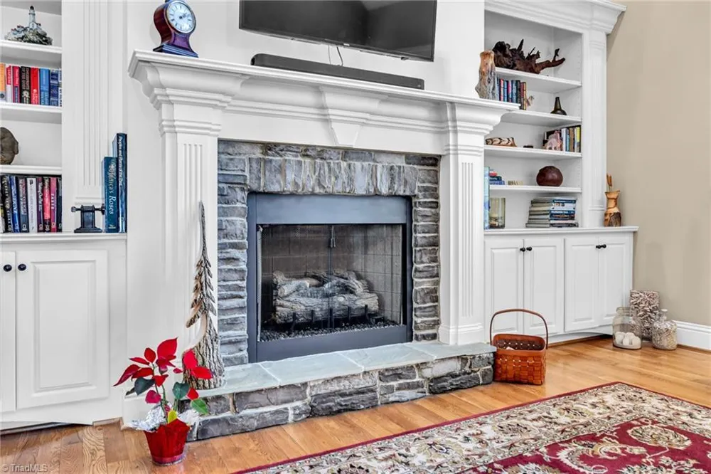 6803 River Farm Drive Oak Ridge, NC 27310