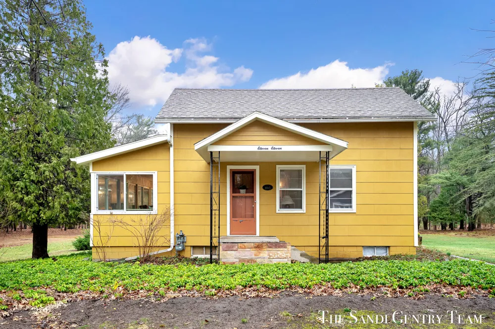 1111 2nd Street Pentwater, MI 49449